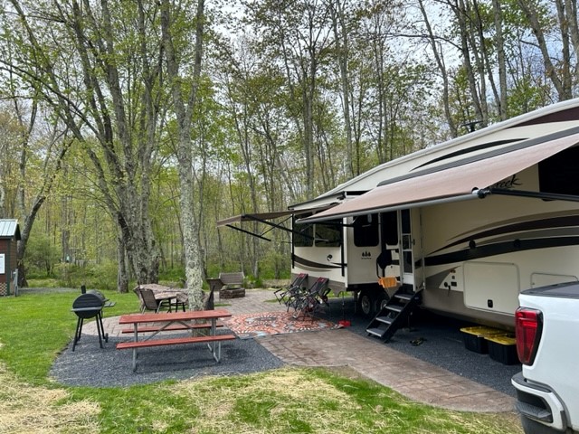 DELUXE PATIO BACK-IN or PULL-THRU RV SITES